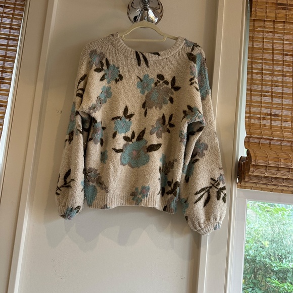 Kimchi Blue Urban Outfitters Floral Sweater M - Picture 4 of 4